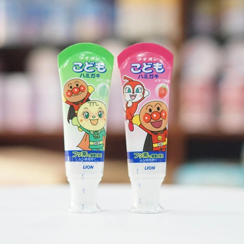 kem đánh răng nuốt được cho bé