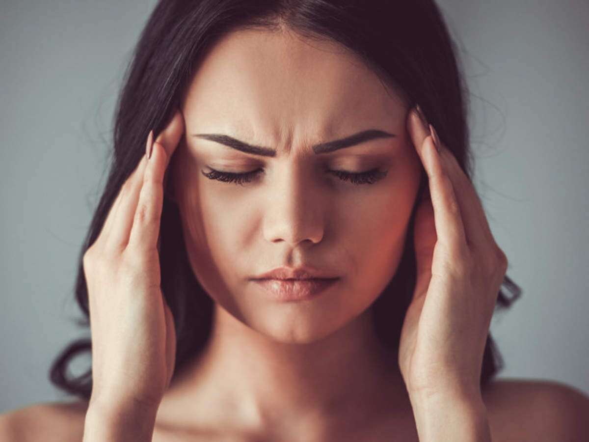 cách khử mùi dầu gió trong phòng