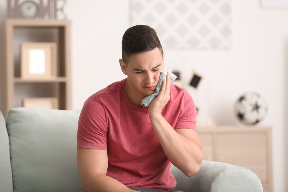 Viêm lợi sưng má