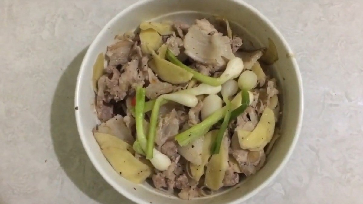 thịt hấp nồi cơm