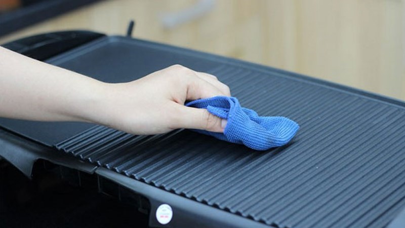 cách vệ sinh bếp nướng điện
