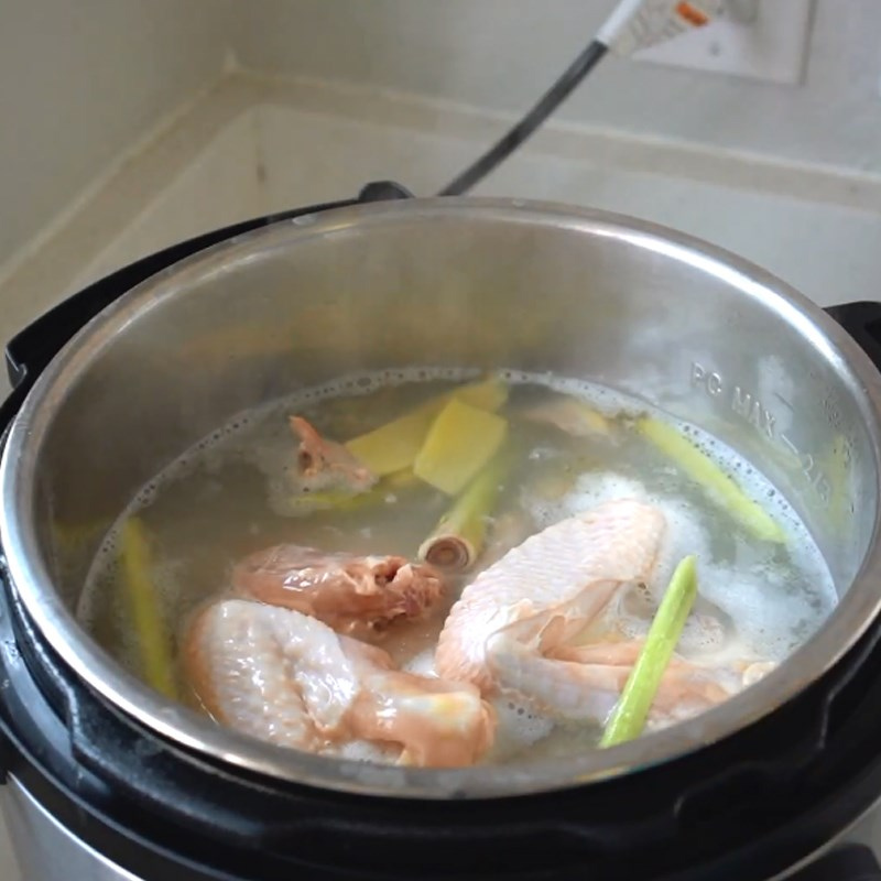 nấu cháo bằng nồi áp suất