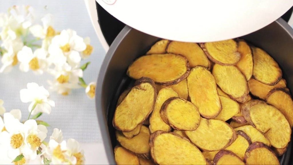 nướng khoai bằng nồi chiên không dầu