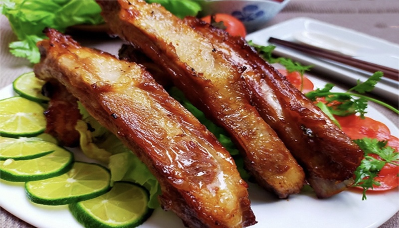 nướng sườn bằng nồi chiên không dầu